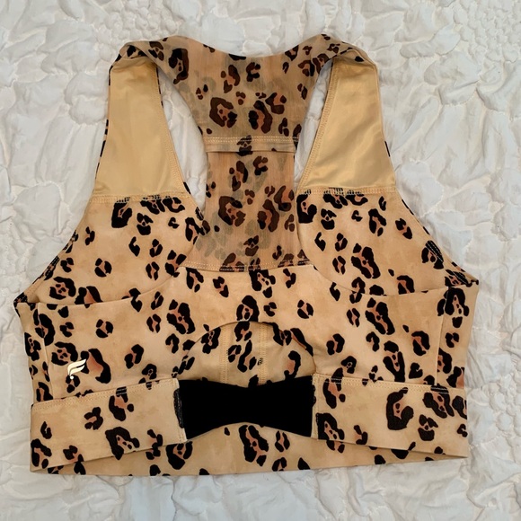 Fabletics high wasted pocket legging and medium impact sports bra - Picture 6 of 12